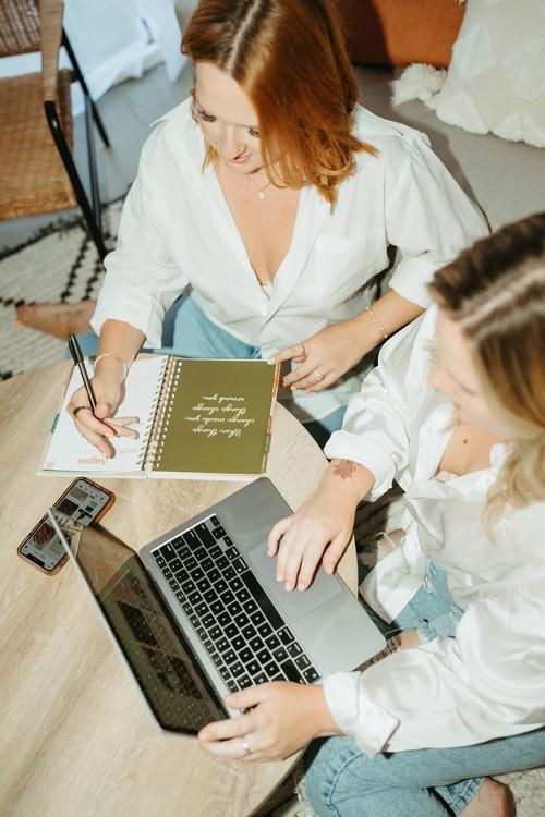 Bride revisiting wedding plans with planner after changing vision