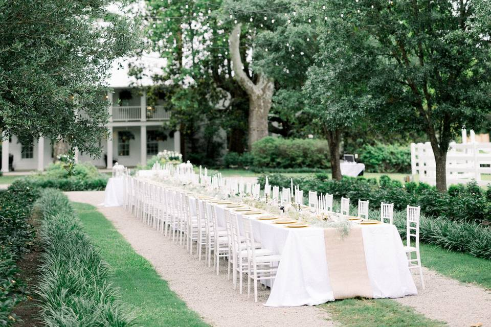 Outdoor ceremony wedding table setup at Sycamore Bend Estate in Wilmington, North Carolina
