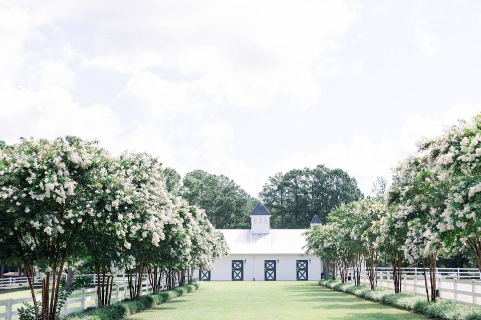 Southern estate wedding venue with refined architectural details